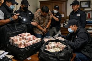 kpk berhasil mengamankan rp 2 miliar dari operasi tangkap tangan terhadap bupati pemalang anom widiyantoro, mengungkap kasus korupsi yang mencuri perhatian publik.